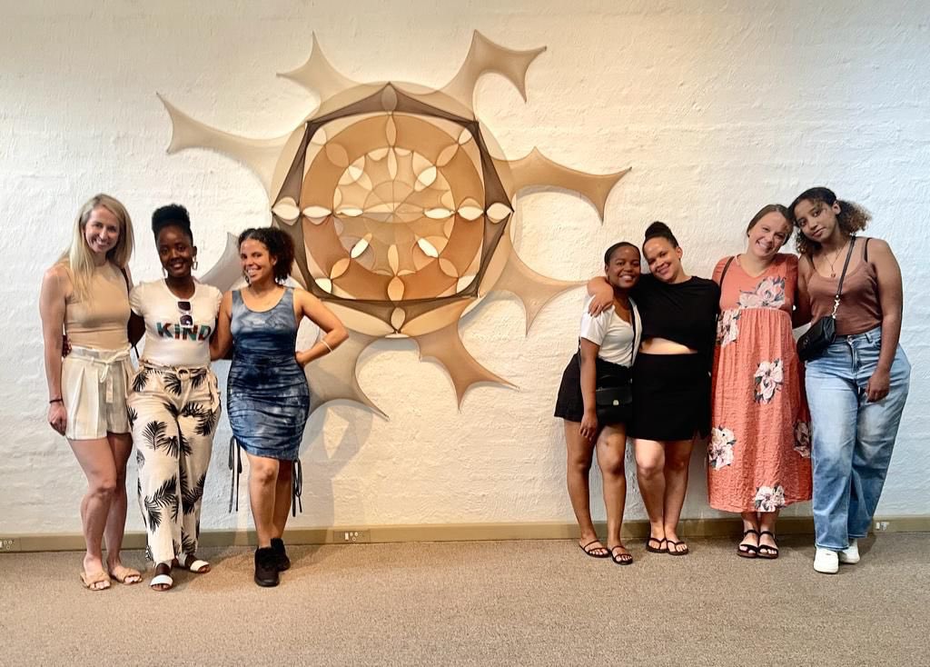 Some of our residents &amp; staff from <a href="/BaylorBotswana/">Botswana-Baylor</a> enjoyed a historically rich &amp; engaging art exhibition in Gaborone, Botswana this weekend. Here they are with the artist <a href="/TheKimMakin/">Kim, Yo!</a> 🤩