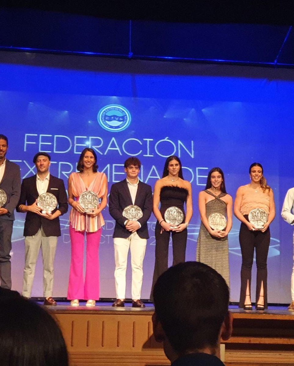 CnbMasters's tweet image. Ayer día 15 de octubre se celebró en Almendralejo la XXIV Gala de la Natación Extremeña y nuestra nadadora Marina Mena Timón fue premiada con el trofeo a la MEJOR NADADORA MASTER FEMENINA. 
¡Enhorabuena, Marina!
¡Orgullos@s es poco!
🦁🦁🦁💪🏼💪🏼💪🏼