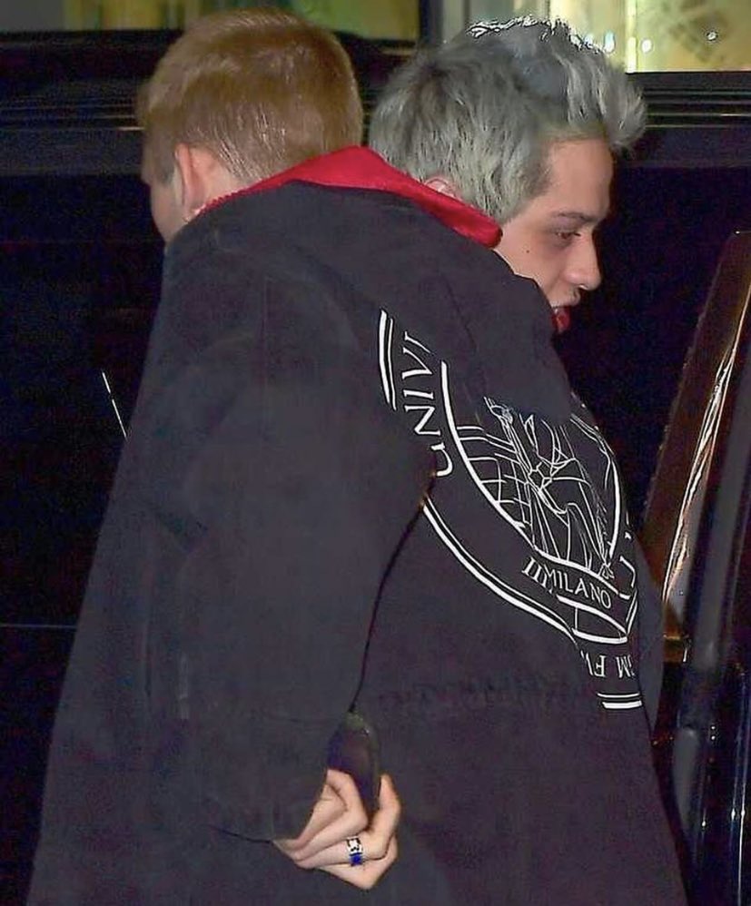 mgkellsupdates's tweet photo. Throwback when Pete Davidson posted something on social media several years ago that had everyone worried and Machine Gun Kelly immediately left Los Angeles and flew to NYC to be with Pete and make sure he was alright…their friendship…❤️‍🩹 https://t.co/UJhdhWMVoq