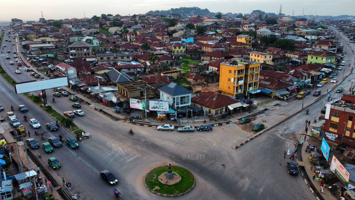 a9_fly's tweet photo. If you are still awake and you know Abeokuta well, guess where these 4 frames are.

New video to be released this week and can somebody please tell October to slow down 🤣🤣

#a9fly https://t.co/eOL8FridDv