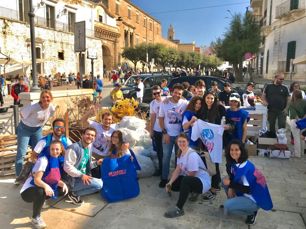 erasmusbari's tweet photo. Look at the guys from Bari in Polignano a Mare with Pescaria cleaning project! We take care of the environment, stay tuned for other events like this 🦎🏖️ https://t.co/SVafGuWkbc