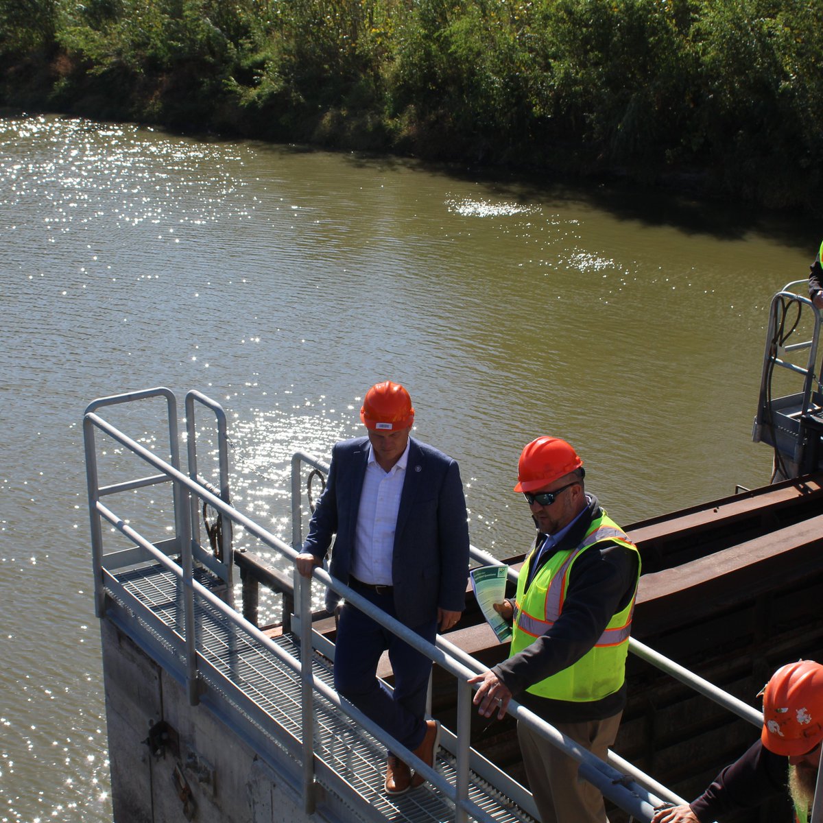 RepFinstad's tweet photo. Thanks to @BlueEarthCounty officials for the opportunity to tour the Rapidan Dam. I appreciated the up-close look at the dam, learning about future repair or removal options, and talking about the federal resources available. https://t.co/SKTcTQt0Fc