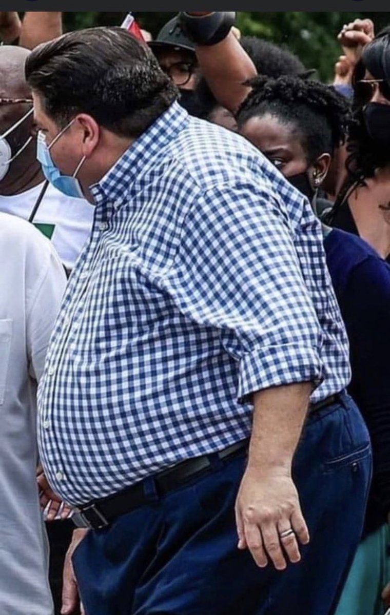 americanconsev's tweet photo. The Illinois healthcare expert thinks you should all mask up again. I’m glad I’m not his plumber. #jb #pigster #pritzker #illinois https://t.co/FXwiFTrw6o