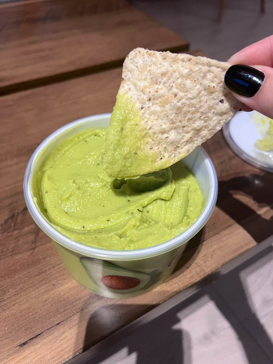 vengo a abrir un debate:

cuál es la manera correcta de comer nachos???

rt: mucho guacamole
fav: sólo mojarlo