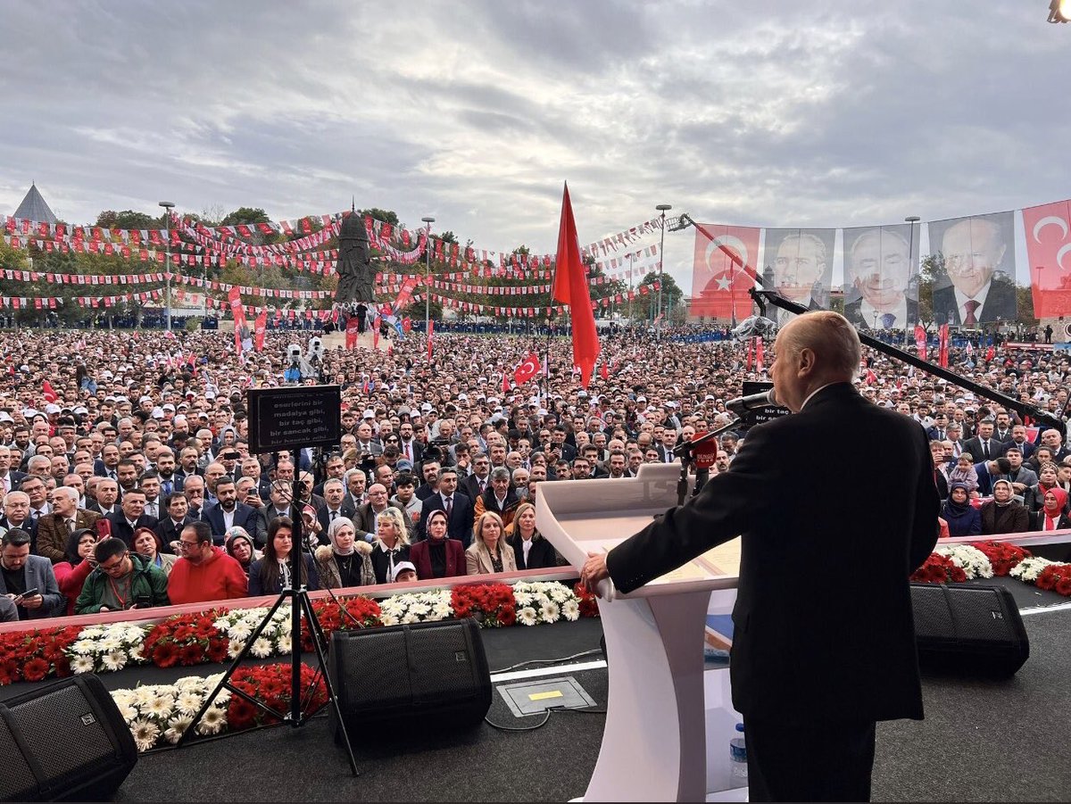 aysegul_ro's tweet photo. Devlet Bahçeli:
“Kılıçdaroğlu’nun ABD ziyareti şaibelidir.
A’dan Z’ye şüphelidir.
Hangi sözleri aldı, hangi sözleri verdi?
Cumhurbaşkanlığı adaylığı için kimlerle temas içinde oldu”

ADAY BELLİ KARAR NET
#TeşekkürlerKonya https://t.co/gSDaRQ89uP
