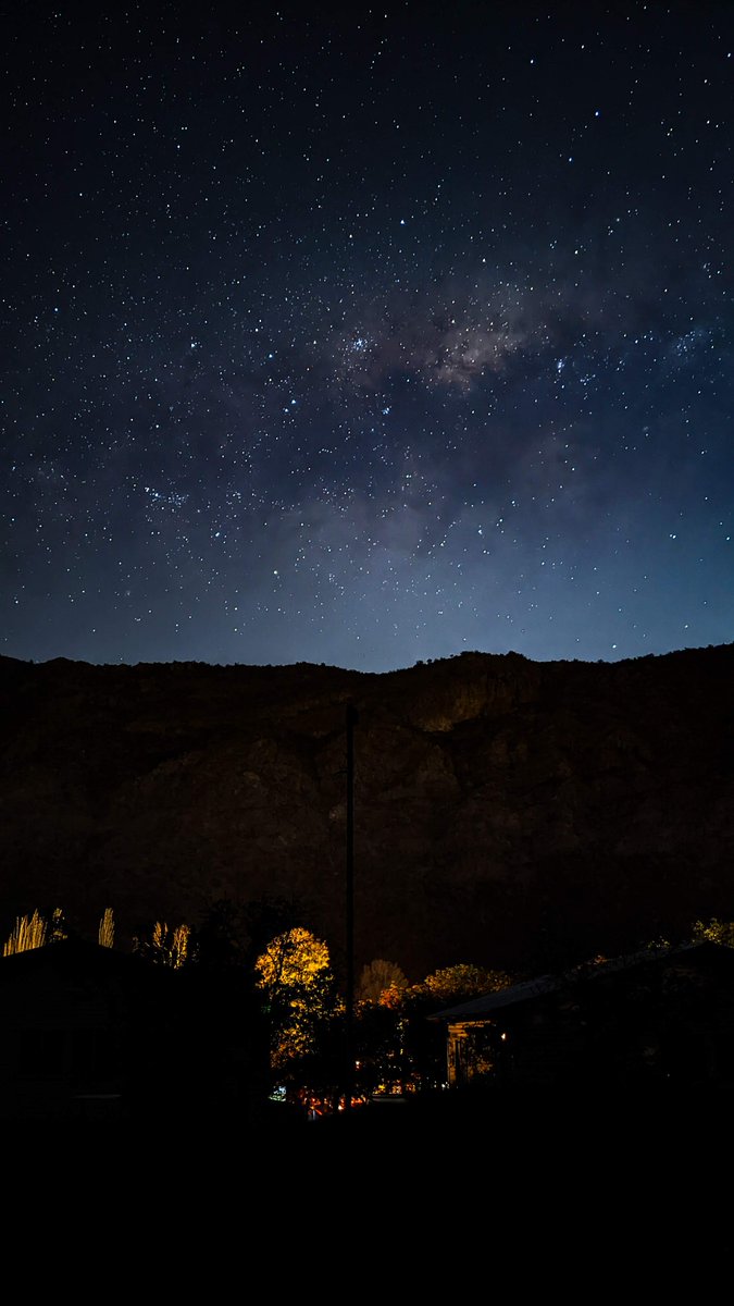 astro_ann's tweet photo. During the #VLTIHOW workshop at @ESO_Chile we had an amazing stargazing night in Cajón del Maipo, Santiago
#VLTI_HOW #chile #eso #workshop #stargazing #MilkyWay #GooglePixel4a #astrophotography #mobilephotography https://t.co/4wgTLSD0xu