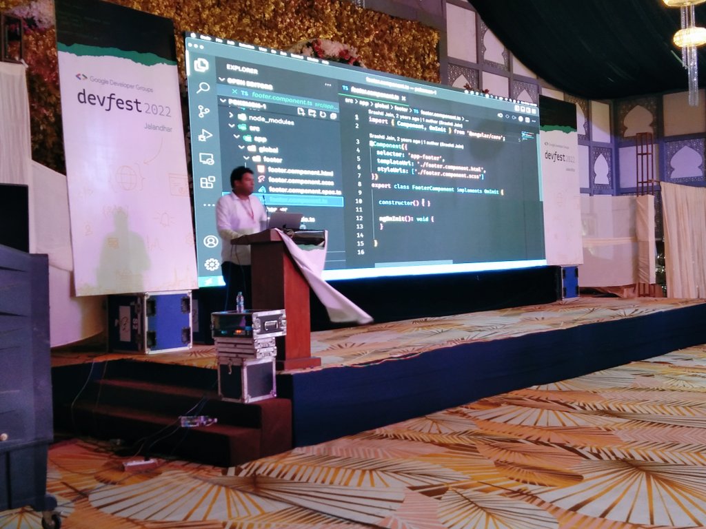 ak13_05's tweet photo. @_avishwakarma 
#DevFestJalandhar https://t.co/v0VOnjZOLP