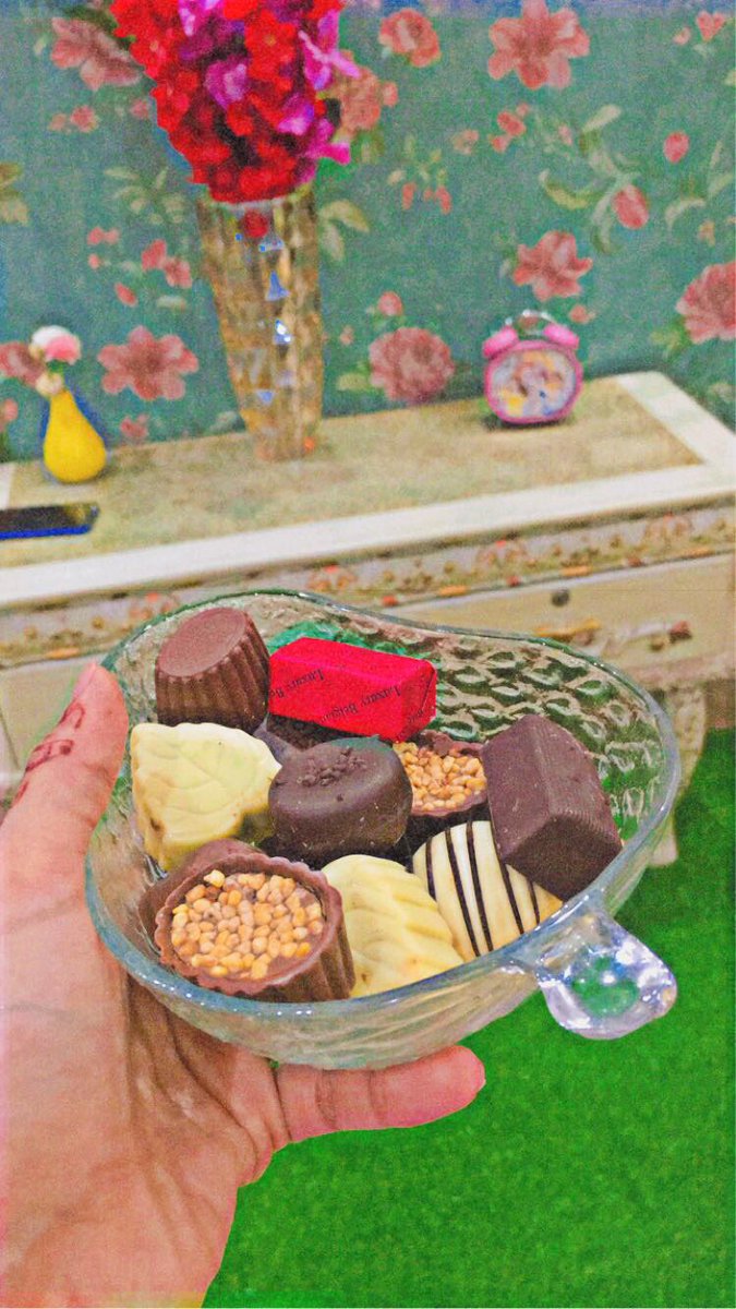Akfa345's tweet photo. I love every bite of chocolate 🍫 
#belgianchocolates #chocolates #foodie #foodlover https://t.co/7wOtZKpjBz