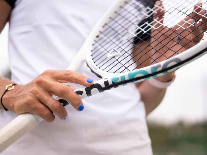 Tecnifibre že več let skrbi, da izdeluje opremo, ki je namenjena dekletom. Namreč tako kot imamo v smučariji ženske "dile" in pri golfu opremo prilagojeno za ženske, je enaka zgodba tudi pri teniških loparjih. 
Več na: loparji.si/tecnifibre-tem…