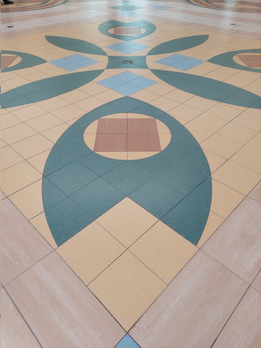 ChibiGingi's tweet image. Ran to the mall today to grab a larger casserole dish and, uh, this floors lookong kinda sus.  #AmongUs #DesignChoice #Sus