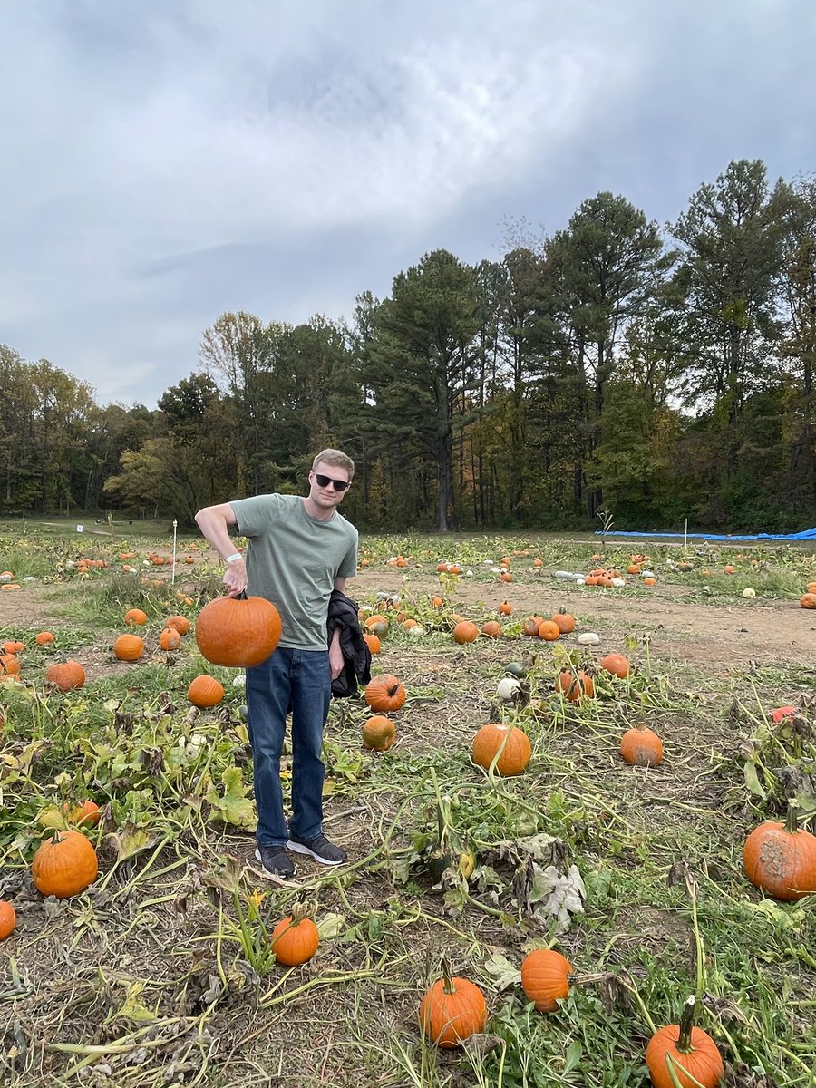 jannsmalltown's tweet photo. Took the kids to a pumpkin patch out in Maryland today! You’re never too old to celebrate Halloween 🎃👻 https://t.co/vG3G8nhaJ6