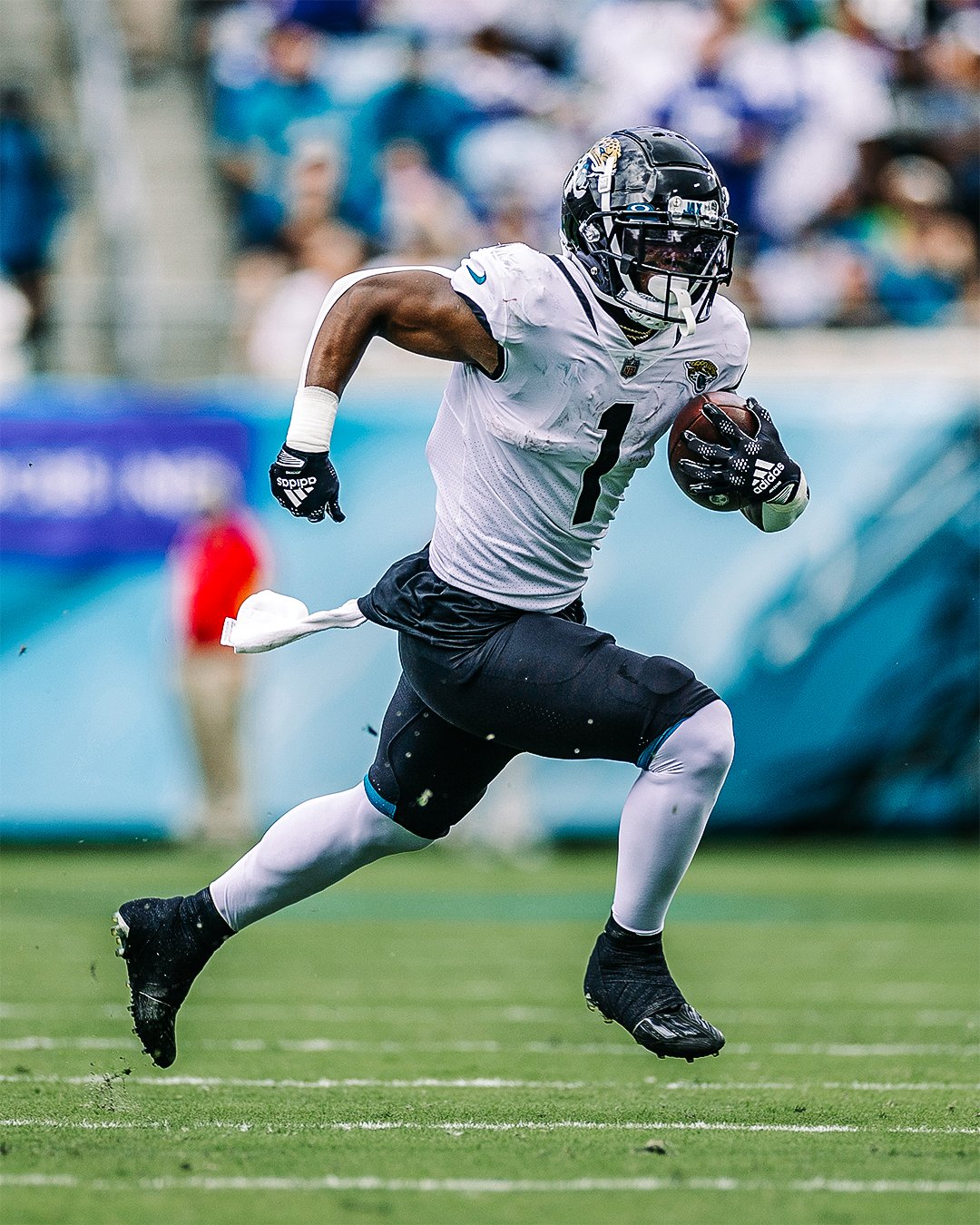 𝐃𝐚𝐫𝐢𝐞𝐧 𝐑𝐞𝐧𝐜𝐡𝐞𝐫 (D_Rench_) / Twitter