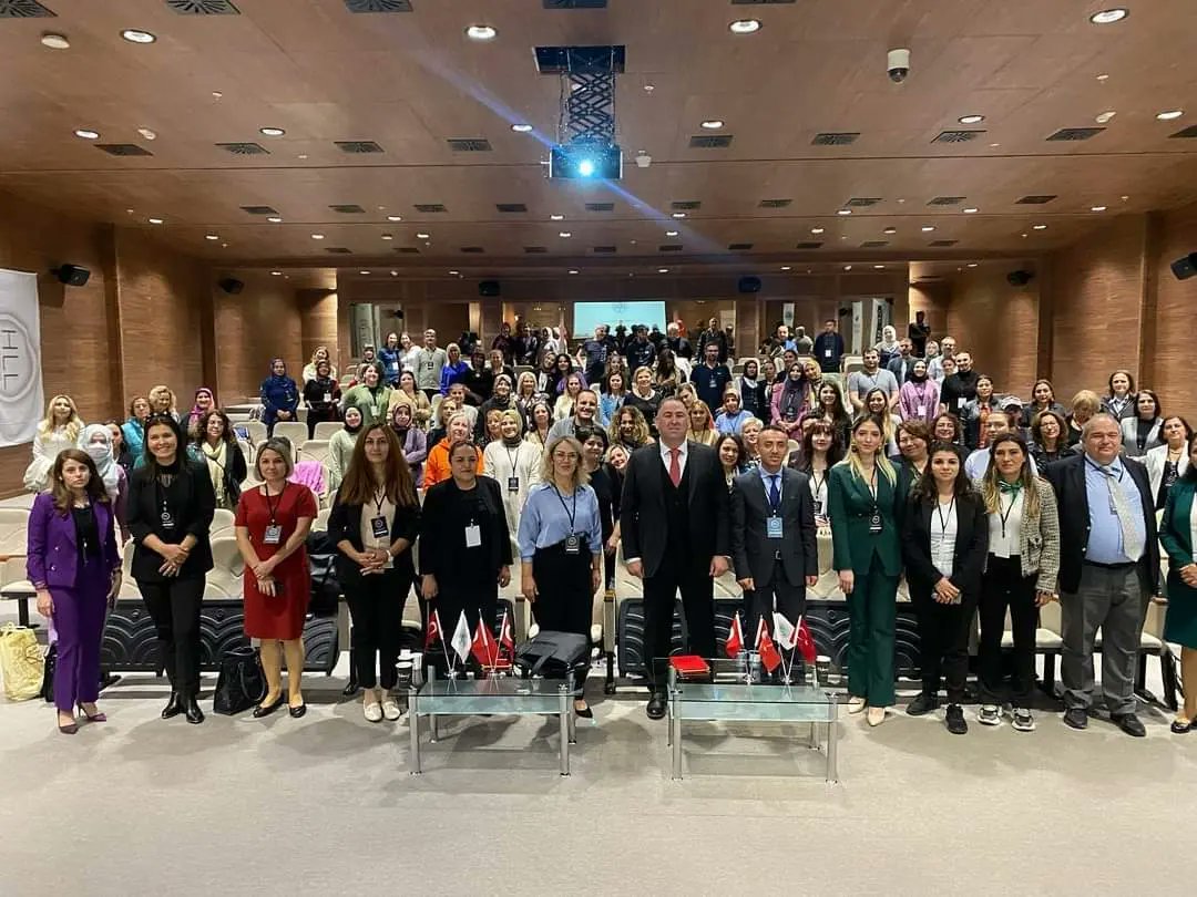 USCEHDER'in düzenlediği alanında bir birinden değerli akademisyen ve sahadaki uzman   konuşmacılarımızın yer aldığı Ulusal Sağlık Hizmeti İlişkili Enfeksiyonlar Kongresi sona ermiştir.
Herşey bu güzel ülke ve siz kıymetli meslektaşlarımız için.
uscehder.org.tr