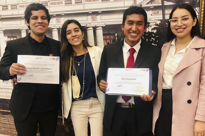 #DíaMundialDeLaAlimentación Héroe de la alimentación. Peruano destaca por desarrollar proteína a base de insectos 👉 bit.ly/3RZDLbu

📌 Eduardo Lama fue reconocido por la FAO y la comisión multipartidaria Hambre cero.