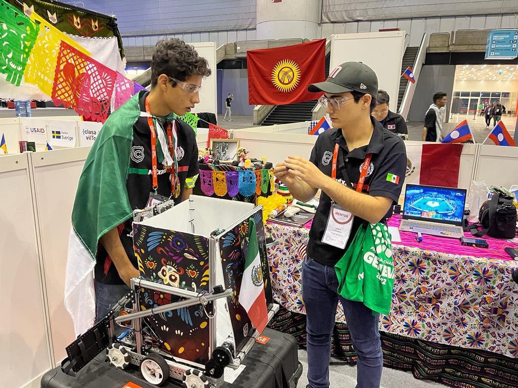 MisionMexOI's tweet photo. Felicidades al #FGCTeamMexico 🇲🇽 por su destacada participación con dos medallas de plata 🥈 en el @F1RSTglobal Challenge celebrado en #Palexpo de #Ginebra 👏 https://t.co/APex2BJTQF