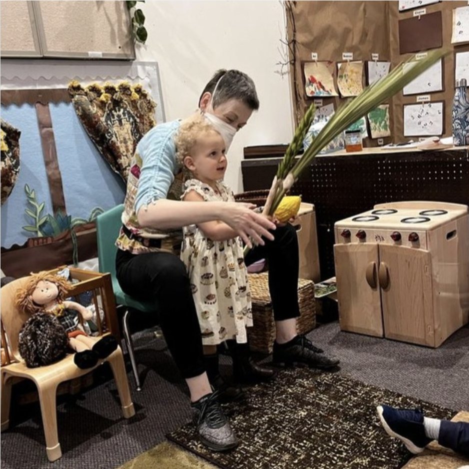 FJECC_TI_Boston's tweet photo. Chag Sameach, Happy Sukkot!
#FJECC #Boston #Brookline #Toddler #preschool #PreK #Kindergarten #ECE #EarlyEd #EarlyChildhoodEducation #education #school #Sukkot #lulav #etrog #LulavAndEtrog #ShakeIt #teachers #educators #holidays #JewishLearning #JewishEducation #PrivateSchool https://t.co/D68gGsjcwE