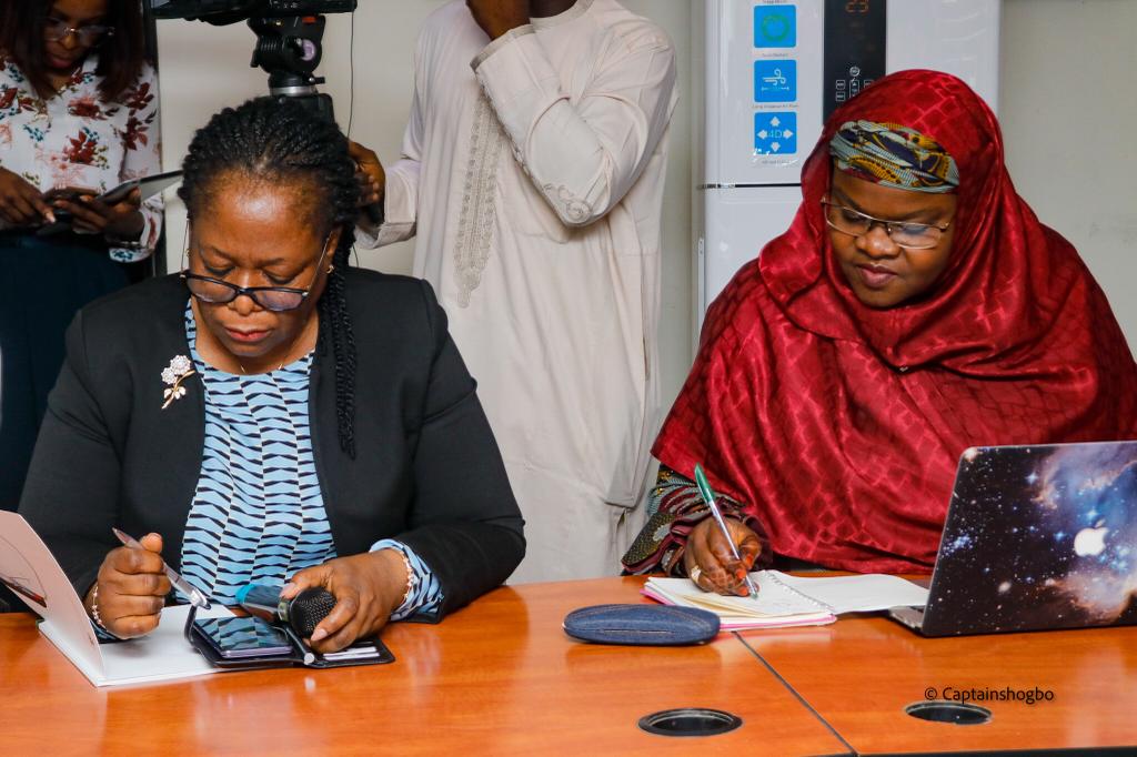 Department of Climate Change (@fmeclimateng) on Twitter photo Launched! @COP27 Logo and handbook for Nigeria launched at the Press Brief/Parley convened by <a href="/MohdHAbdullahi/">Mohammed H. Abdullahi,C.O.N</a>
<a href="/FMEnvng/">Environment Ministry</a> <a href="/OdumUdi/">Udi Odum</a> <a href="/DrSalisuDahiru/">Dr Salisu M. Dahiru</a> <a href="/iniabiolawe/">Iniobong Abiola-Awe</a> <a href="/HalimaBawaBwari/">Halima Bawa-Bwari</a> Launched! @COP27 Logo and handbook for Nigeria launched at the Press Brief/Parley convened by <a href="/MohdHAbdullahi/">Mohammed H. Abdullahi,C.O.N</a>
<a href="/FMEnvng/">Environment Ministry</a> <a href="/OdumUdi/">Udi Odum</a> <a href="/DrSalisuDahiru/">Dr Salisu M. Dahiru</a> <a href="/iniabiolawe/">Iniobong Abiola-Awe</a> <a href="/HalimaBawaBwari/">Halima Bawa-Bwari</a>