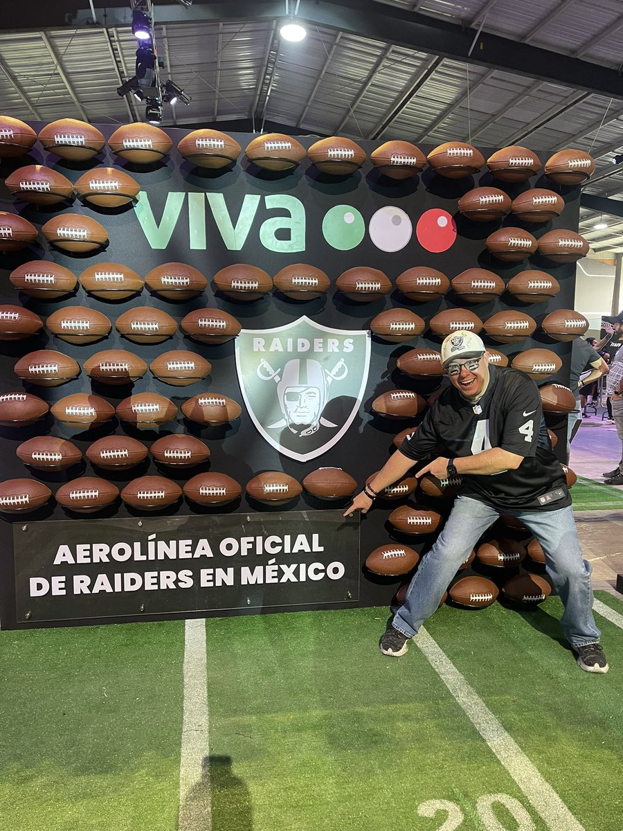 doc_fuentes's tweet photo. #vivaraiders vámonos a Las Vegas !!! https://t.co/Tm9FbszXAT