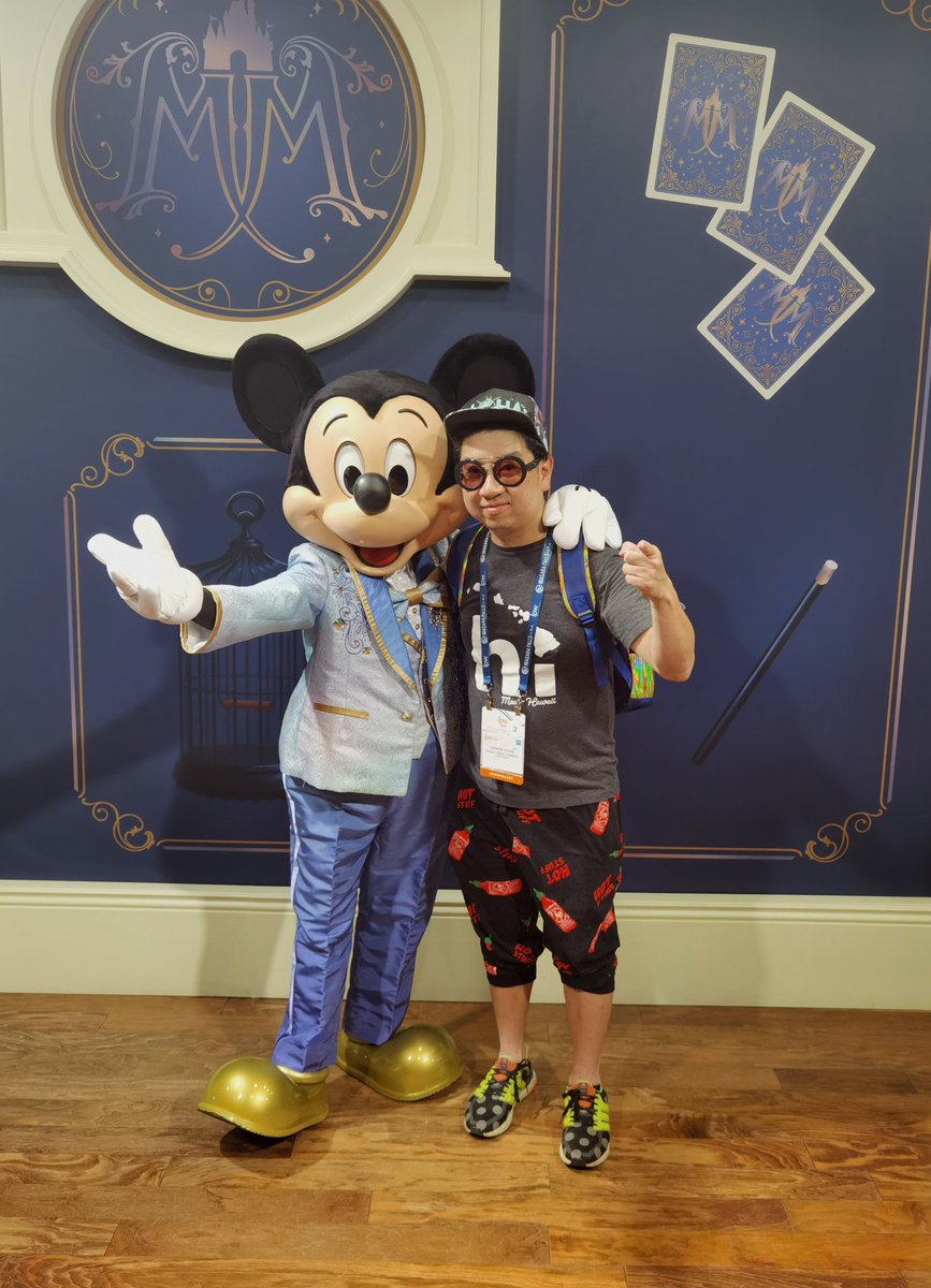 MoVernie's tweet photo. The special guest appearance was #Mickey!
The BEST part? We didn't have to wait in the lineup, this #DisneyVIP tour simply got us right into the special room.
Happy Disney 50th Anniversary. Special thx to @ustravelipw for the unforgettable experience of a lifetime.
#ipw https://t.co/7PpHZh7T4H