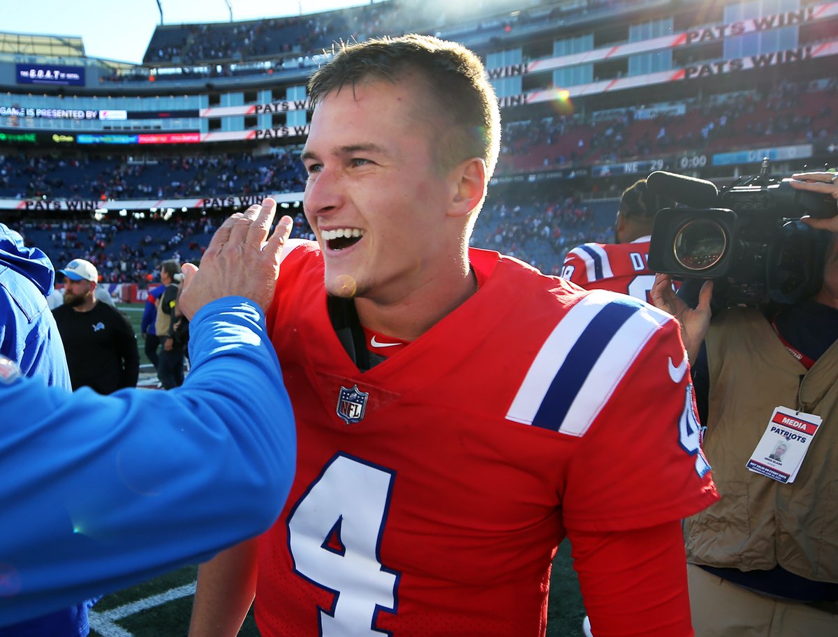 NFLonCBS's tweet photo. There is only one rookie QB in the Super Bowl era to win and post a 100+ Passer Rating in each of his first two starts

That QB is Bailey Zappe https://t.co/SzzLA8Bowi