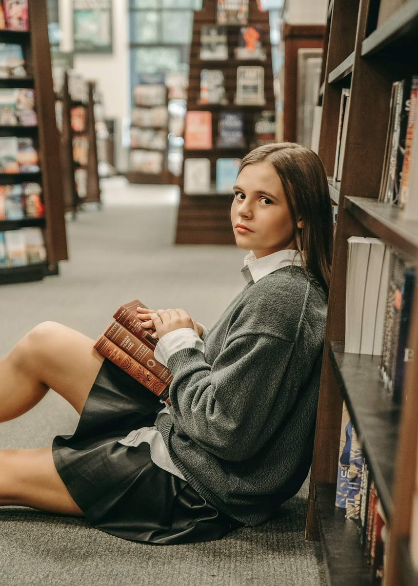 TRexhausen's tweet photo. Got a sneak peak of Bridget's Senior pictures! 💜#seniorclass2023 https://t.co/j6vzjiI8d6