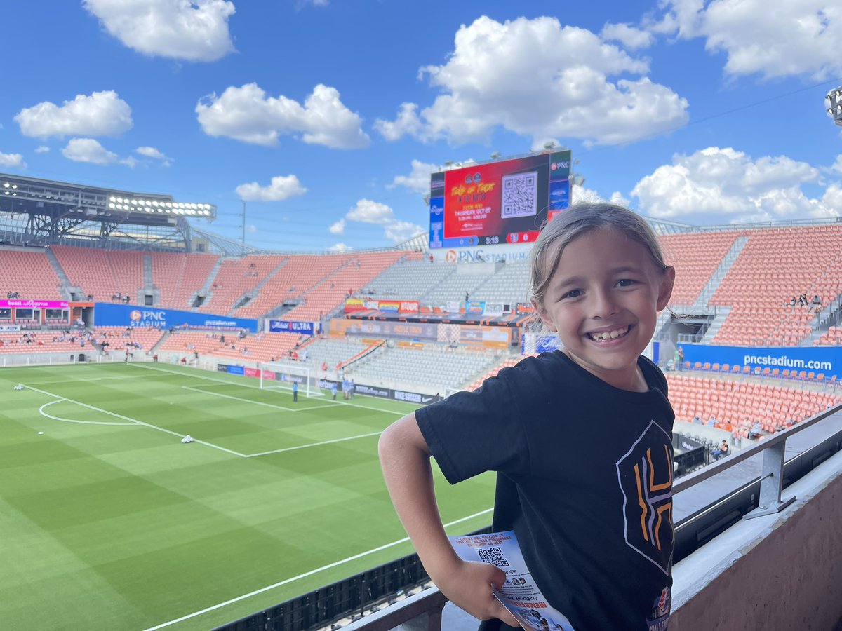 RandiAlison's tweet photo. Beautiful day for a playoff game! #dashon @houstondash https://t.co/7H7A5aA4lK