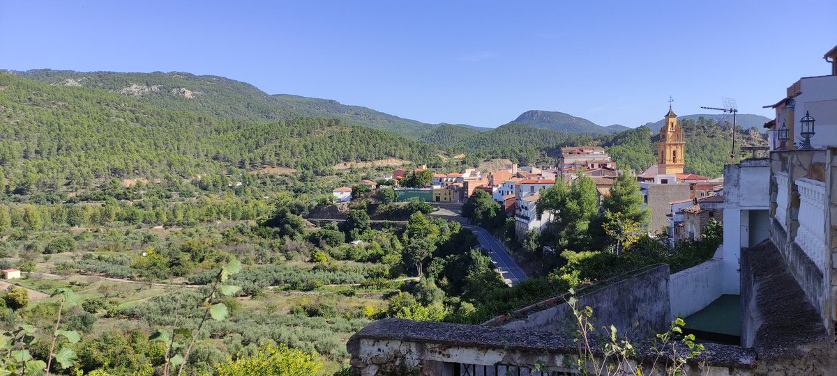 C_sempervirens's tweet photo. Malgrat les temperatures, la tardor es deixa veure per l'Alt Millars. #Cirat @espadaniques @PoblesValAbando @TurismoCirat @chivamarisa https://t.co/wVExdrQEt6