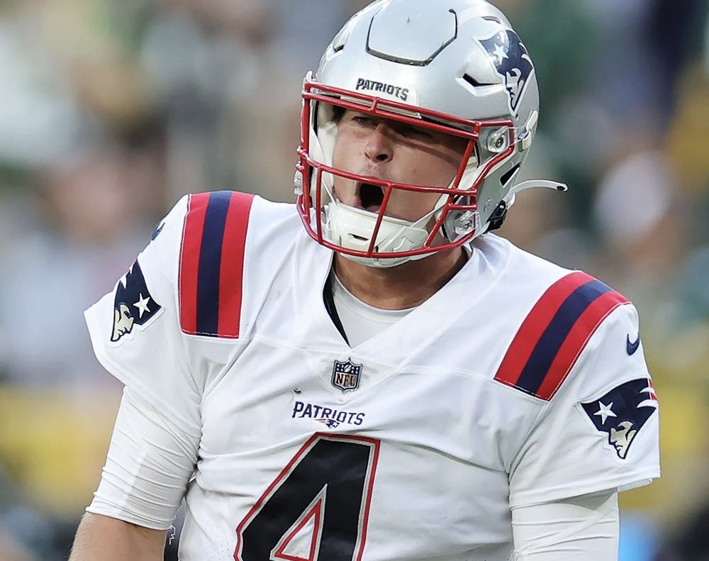 RookieWatxh's tweet photo. Bailey Zappe vs Cleveland:

• 24/34
• 309 yards
• 2 TD
• Road win against Browns

The Patriots rookie QB is continuing to turn heads 👀🔥 https://t.co/JCGfQRGKQp