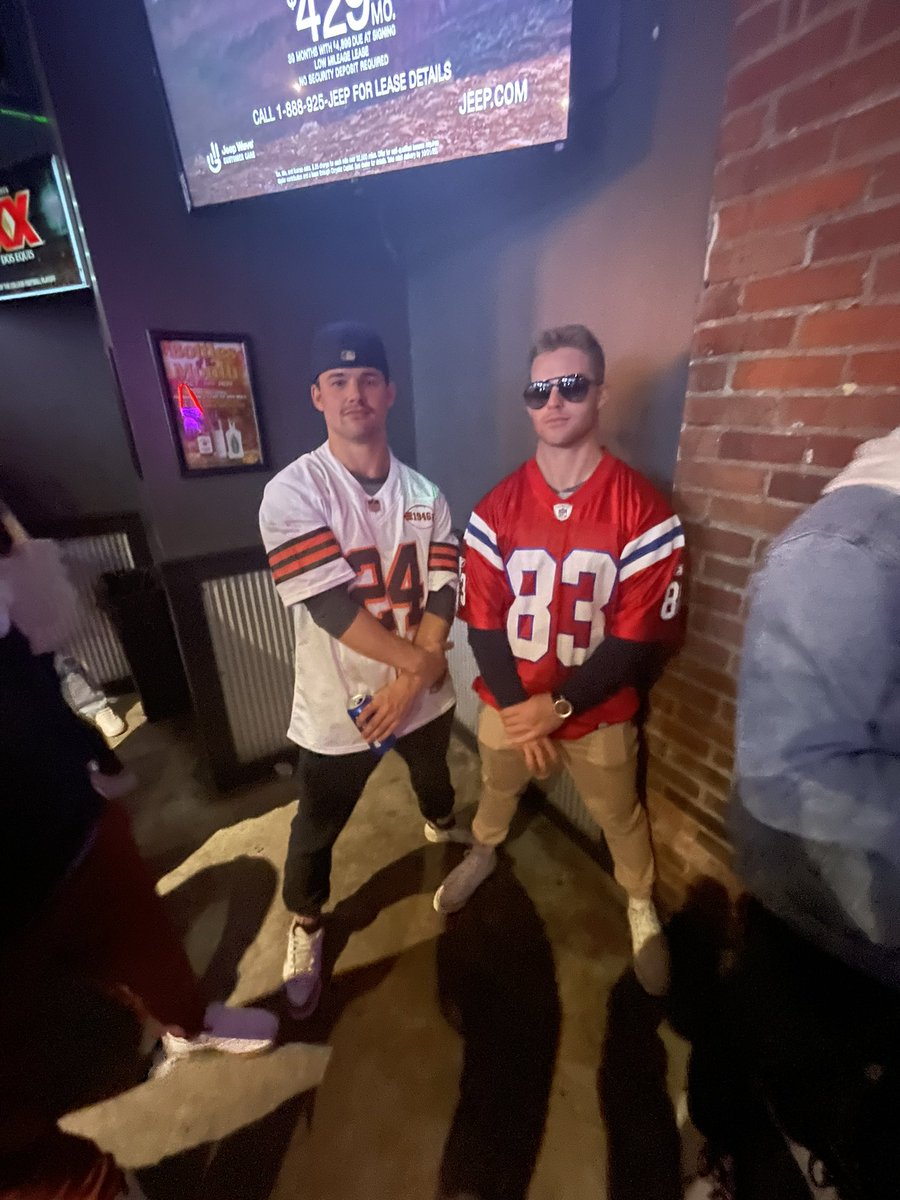 MarkSoma6's tweet photo. #DiveBarCLE https://t.co/0rMAZmR1OA