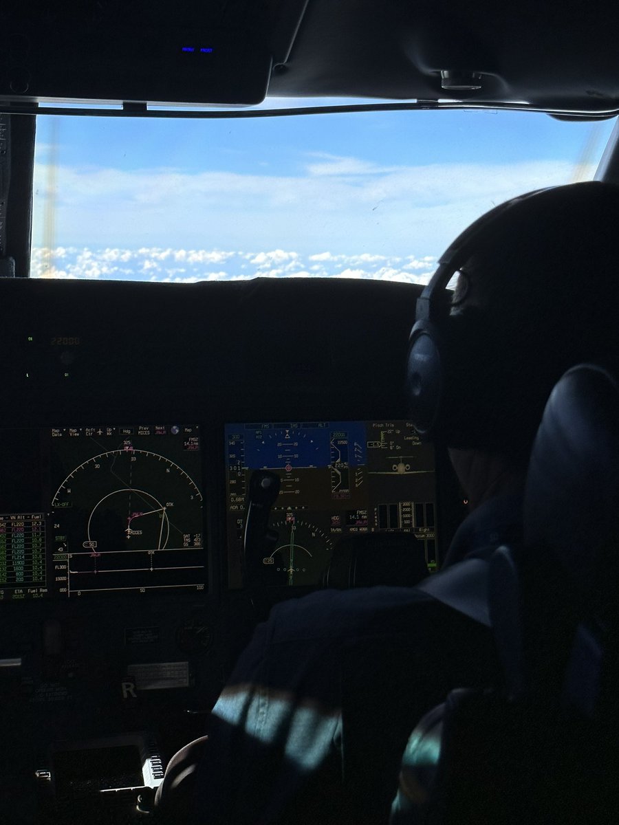 BizJetBlogger's tweet photo. Many thanks to @SatcomDirect for the joyride around Florida this afternoon on it’s beautiful @GulfstreamAero G550 https://t.co/DL1ZYnmSKG