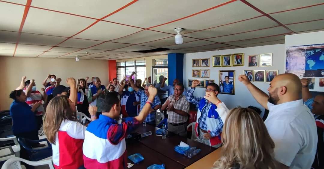 cpgsaade's tweet photo. Iniciamos el fin de semana visitando a nuestros directores municipales de San Salvador. Excelente trabajo de @ARENA_Dptal_SS organizando el territorio. @ARENAOFICIAL somos los que defendemos la libertad. #AquiEstamos https://t.co/HKHDAmcLla