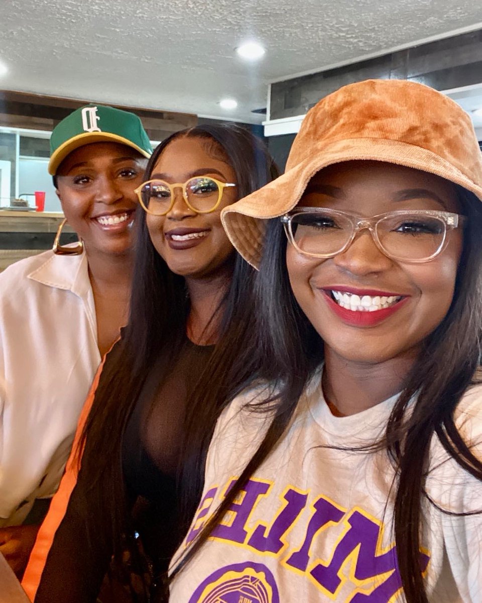 tikilovesyouu's tweet photo. 🍯 I’m home! 💜💛🐻

#DirtyMC #Homecoming22 #MyHBCU #Alumna #HBCU https://t.co/i8FbZgzfbh