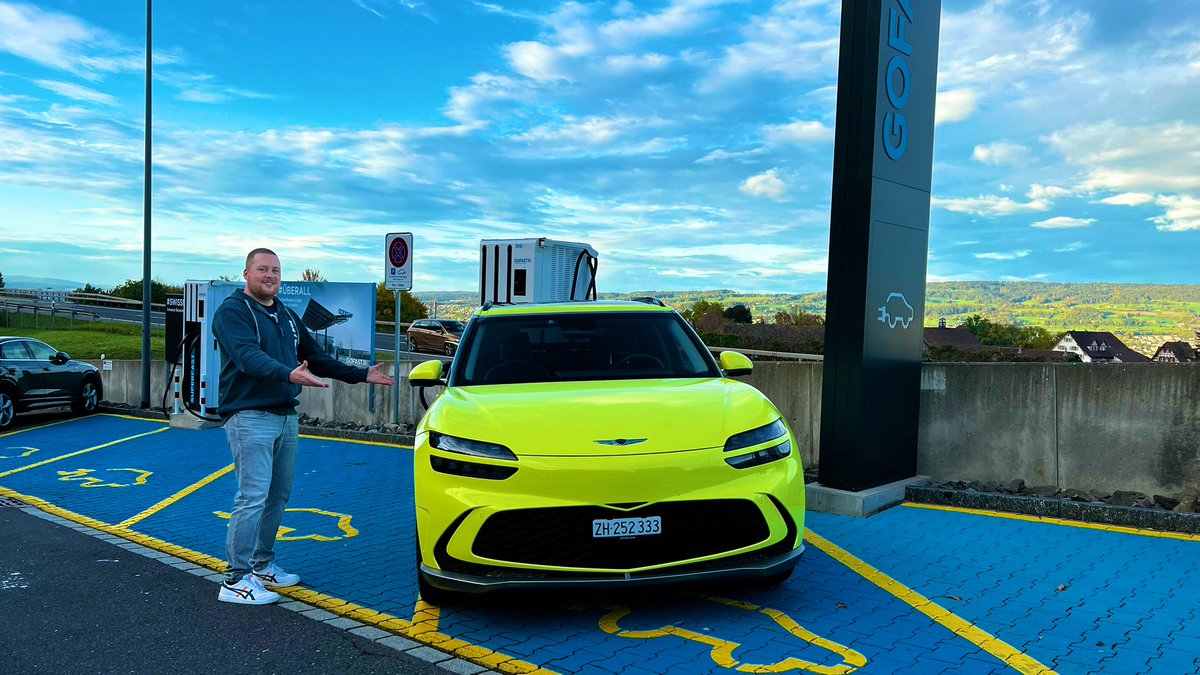 visionedrive's tweet photo. Viele Videos mit dem @Genesis_Europe #gv60 gemacht die letzten Tage. Bald folgt alles auf unserem Kanal @visionedrive dazu feiern wir 9000 Abonnenten. Lasst uns die 10000 knacken. #electricity #Elektroauto @gofast_swiss #Elektroauto #Elektromobilitaet https://t.co/eBe7lrbnJp