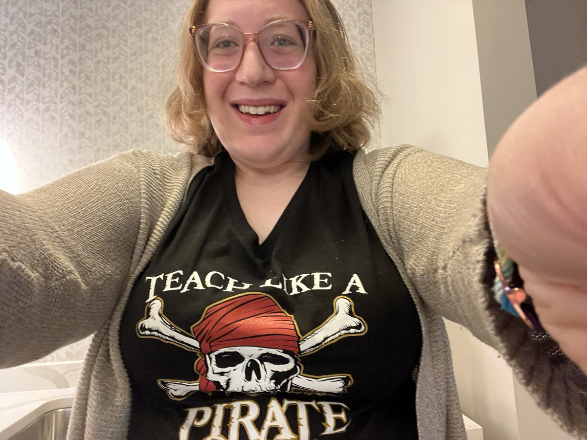 On the way home from Akron, Ohio and had to wear my new “teach like a pirate”shirt. @burgessdave #TeachBetter22