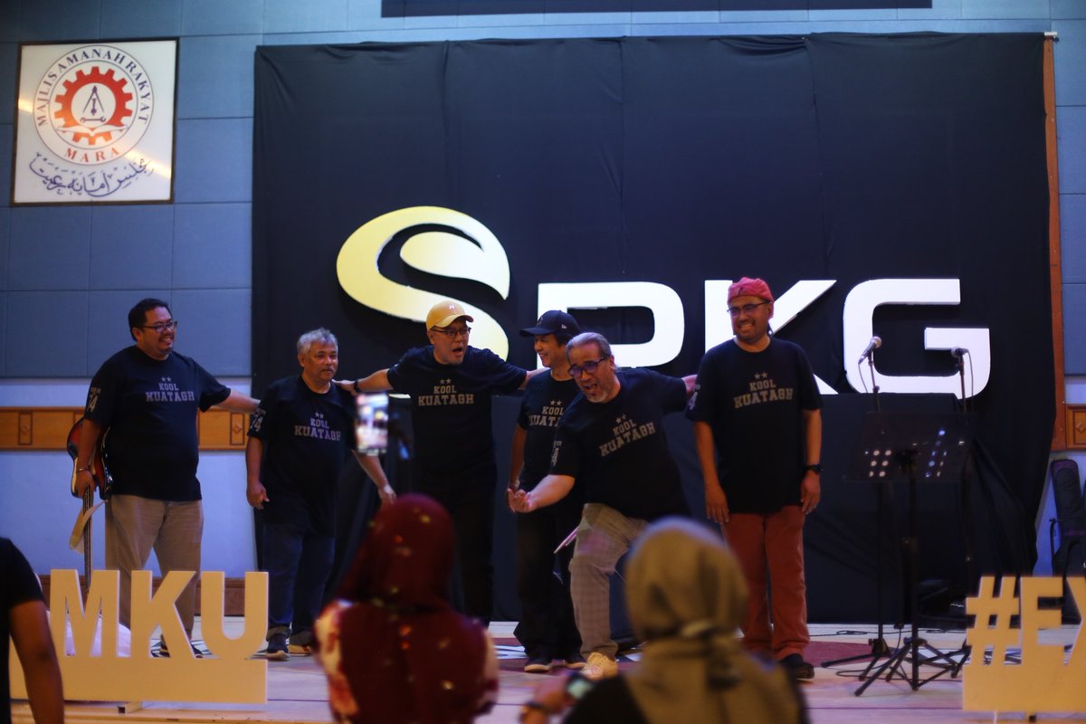 spkg2022's tweet photo. #throwback Malam 24 sept 2022. Malam talent show dari adik2 MRSM Kuantan. Havoc btul mlm tu dgn pembukaan dari FSG. FSG ni band otai Kuatagh yg mmg disegani oleh Ansara. Then persembahan adik2. Power btul. Task mengikut tema sanggar warisan dibawa baik oleh adik2. Tahniah!! https://t.co/GkI5JiAmzy