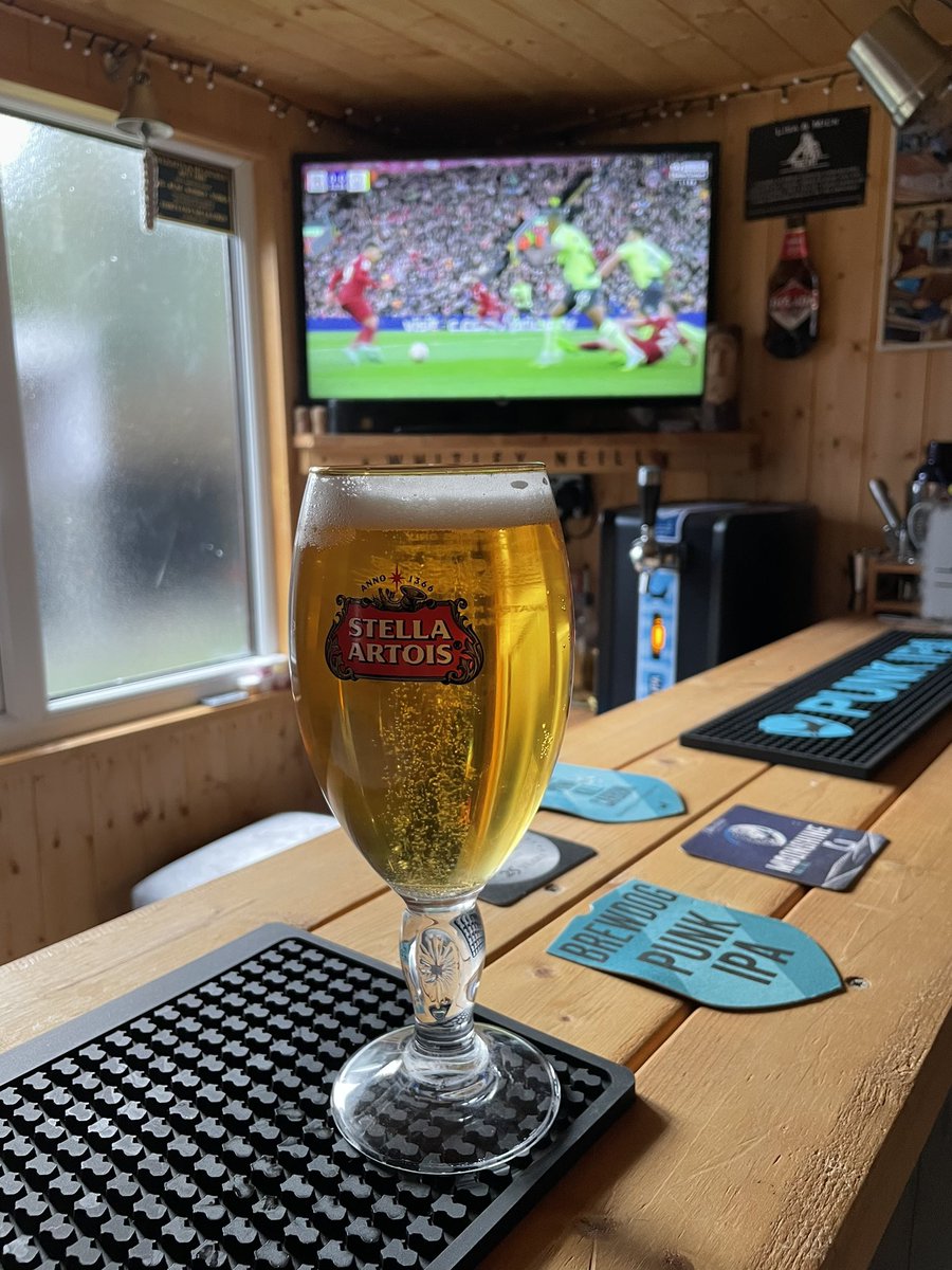 blades68's tweet photo. @TheBeerHawk enjoying a cracking pint of Lowenbrau Oktoberfest waiting for City to bang 5 in 😂 #LIVMCI #itspourtime #perfectdraught https://t.co/N6tSQ1LU7v