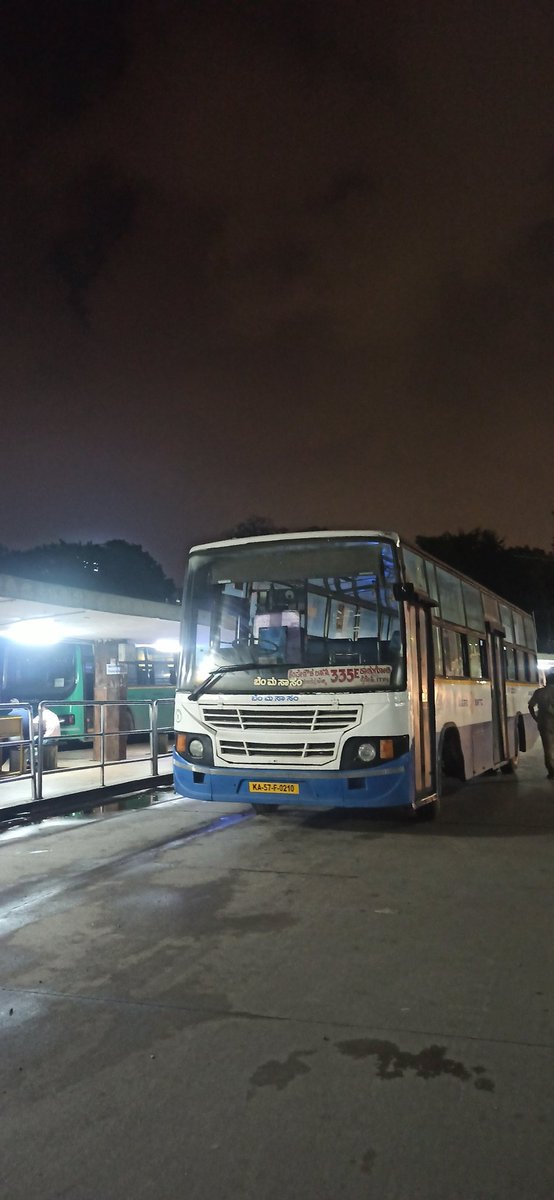 vidya110497's tweet photo. And normal buses are just stood by when people are waiting for hours to reach homes, the drivers have gone for lalla land for more than 45mins making people forced to pay extra money and take VOLVO so that they can reach home by time. https://t.co/6IUMfbz4K3 https://t.co/xKF8IOYii9