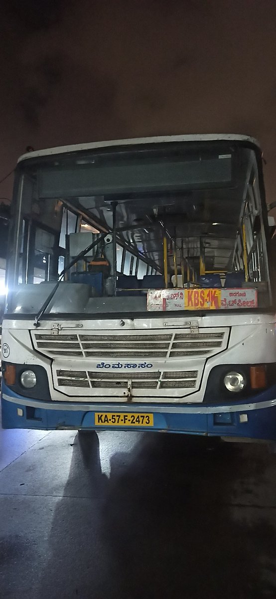 vidya110497's tweet photo. And normal buses are just stood by when people are waiting for hours to reach homes, the drivers have gone for lalla land for more than 45mins making people forced to pay extra money and take VOLVO so that they can reach home by time. https://t.co/6IUMfbz4K3 https://t.co/xKF8IOYii9