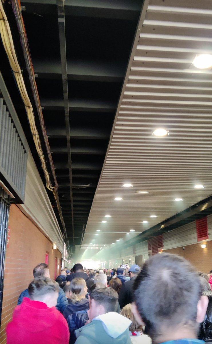 dannynoble89's tweet photo. Shite game shite performance but great protest. We go again next time well done all involved again shame others don't give a shit as much as some. #glazerOUT #SirJimRatcliffeln https://t.co/YCbq46aeHV