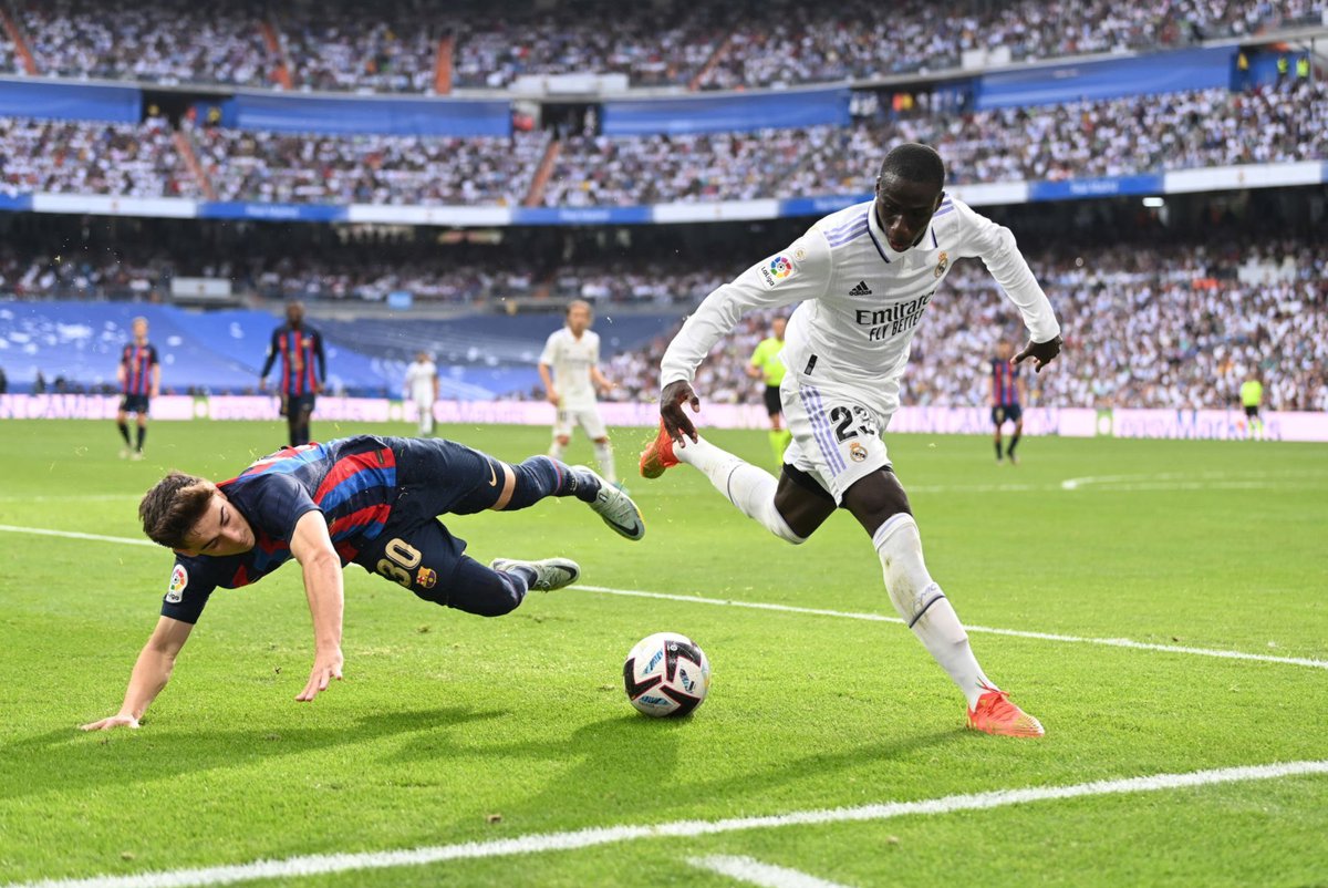 MadridSports_'s tweet photo. Otra foto para la colección. Ay, Gavi… https://t.co/gKOEAmz0mf