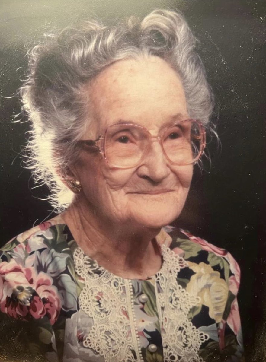 Happy heavenly birthday to Addye Clements! She would have been 115 years old today! Ms. Clements helped start Meals on Wheels and even did some of the cooking herself in the beginning! 

#MOWHistory #MOWWC