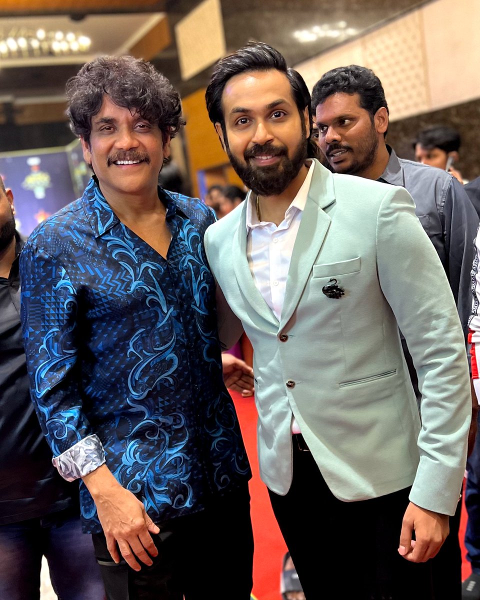 ActorMaanas's tweet photo. I am extremely elated to share the stage with @iamnagarjuna Garu. He was awarded a worthy prestige of "King of Entertainment Award" by Maa Parivar Awards.

Do watch @StarMaa parivaar awards.

@VJSunnyOfficial @anchorravi_offl @Sreeram_singer https://t.co/5bilH36kz5