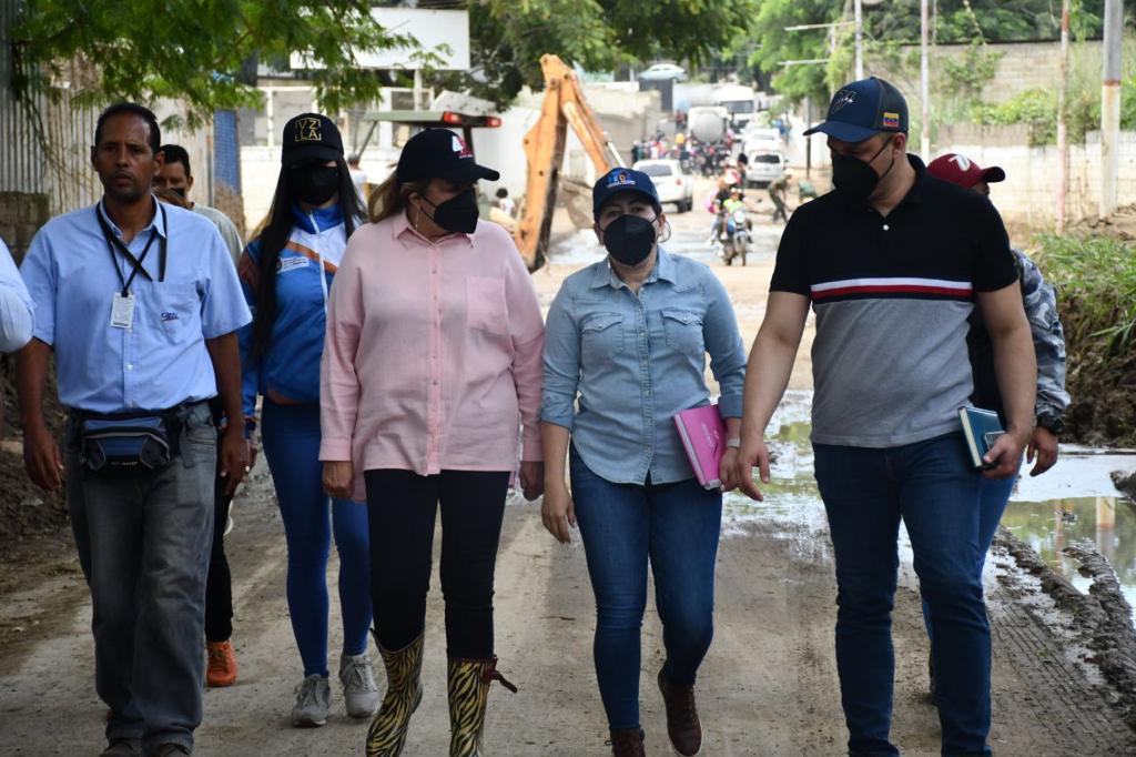 DGRPA1's tweet photo. #16DeOct El Gobierno Bolivariano 🇻🇪del Pdte. @NicolasMaduro cumple con Las Tejerías a través de las #Bricomiles en la dotación de insumos para rehabilitar la infraestructura escolar.

@_LaAvanzadora 
@vicent_carvajal 
@Soykarinacarpio 
@ZE_Aragua 

Esequibo https://t.co/zZ4MnTehFo