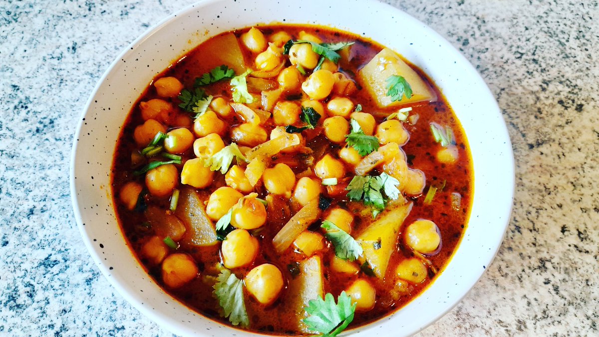Chickpeas curry...😋 
Recipe:  youtu.be/y_CzU1zTsXI

#Food #foodphotography #RecipeOfTheDay #veganfood