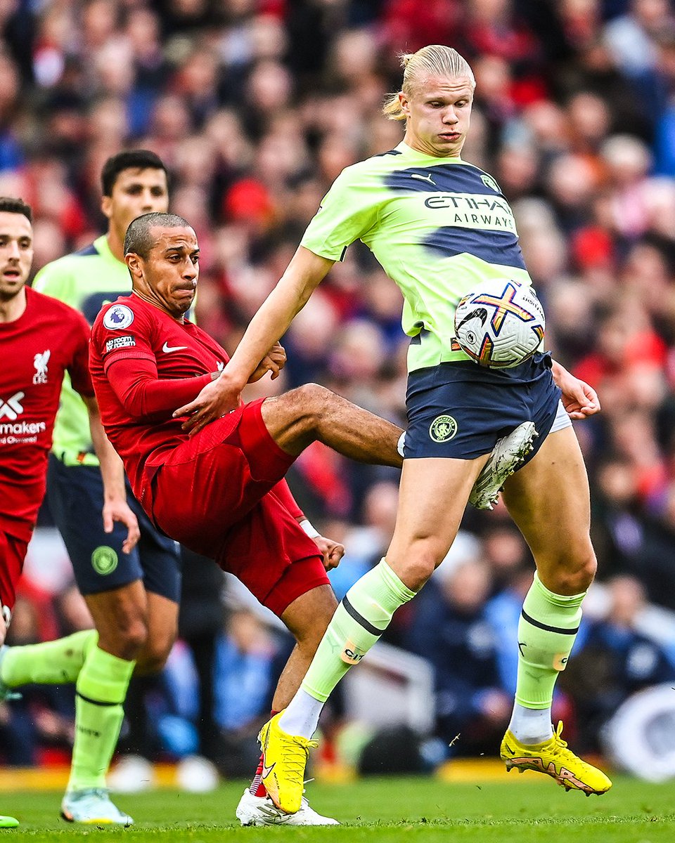 Footballtweet's tweet photo. ⏱️ Half time at Anfield: 

🔴 Liverpool 0-0 Man City 🔵

#LIVMCI https://t.co/0ouREv0Vt6