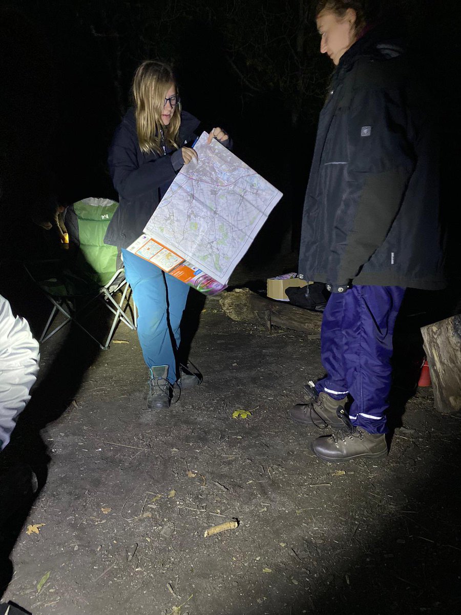 SharnbrookOE's tweet photo. Route planning in the dark and breakfast predawn shots. Silver DofEers smashing it https://t.co/8oONQnhU9X