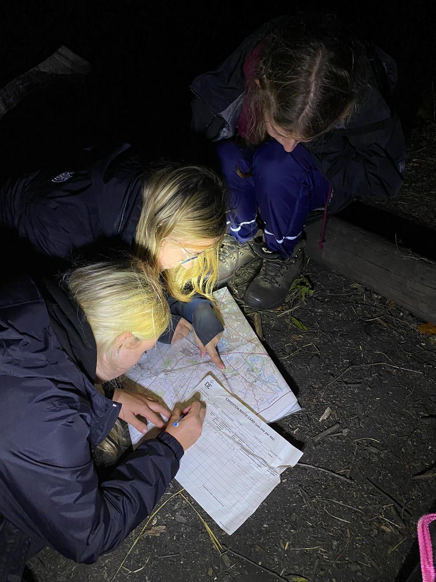 SharnbrookOE's tweet photo. Route planning in the dark and breakfast predawn shots. Silver DofEers smashing it https://t.co/8oONQnhU9X