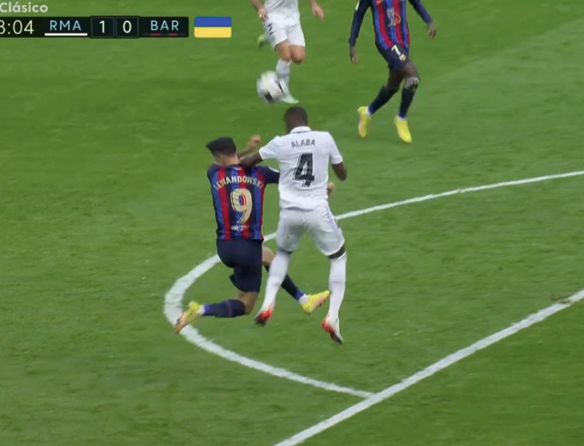 amayazamora's tweet photo. El Var 🤣
El árbitro 🥴
El fútbol en España 🥱
#ElClasico en tres imágenes https://t.co/H9VtVlKPwI