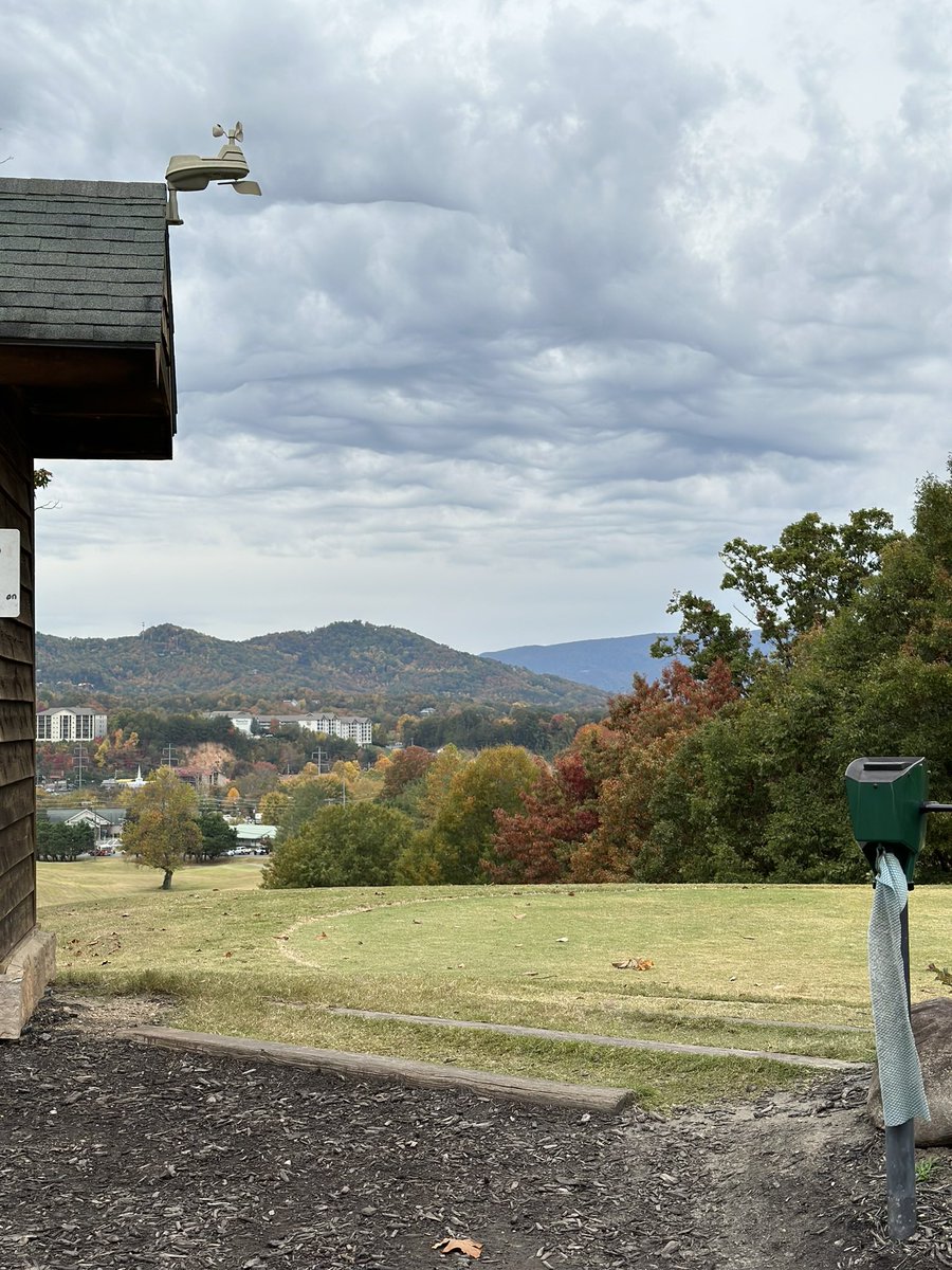 stephhowell94's tweet photo. Enjoying a beautiful day on the golf course in Tennessee! #fallbreak2022 https://t.co/6RBIil7HAL