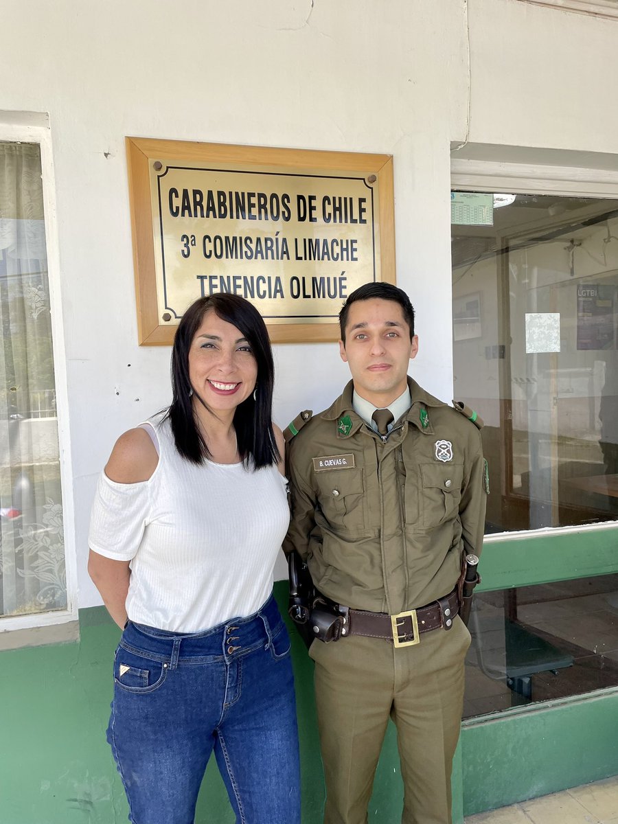 KarlaEnAccion's tweet photo. Siempre es un buen momento para apoyar a @carabdechile. Hágalo, cuando pueda, en su comisaría, en la calle, donde vea a algún hombre o mujer que está dispuesto a dar la vida por cuidarnos. Lo merecen 🇨🇱🇨🇱🇨🇱
#YoApoyoacarabineros https://t.co/mEPXBENrqK